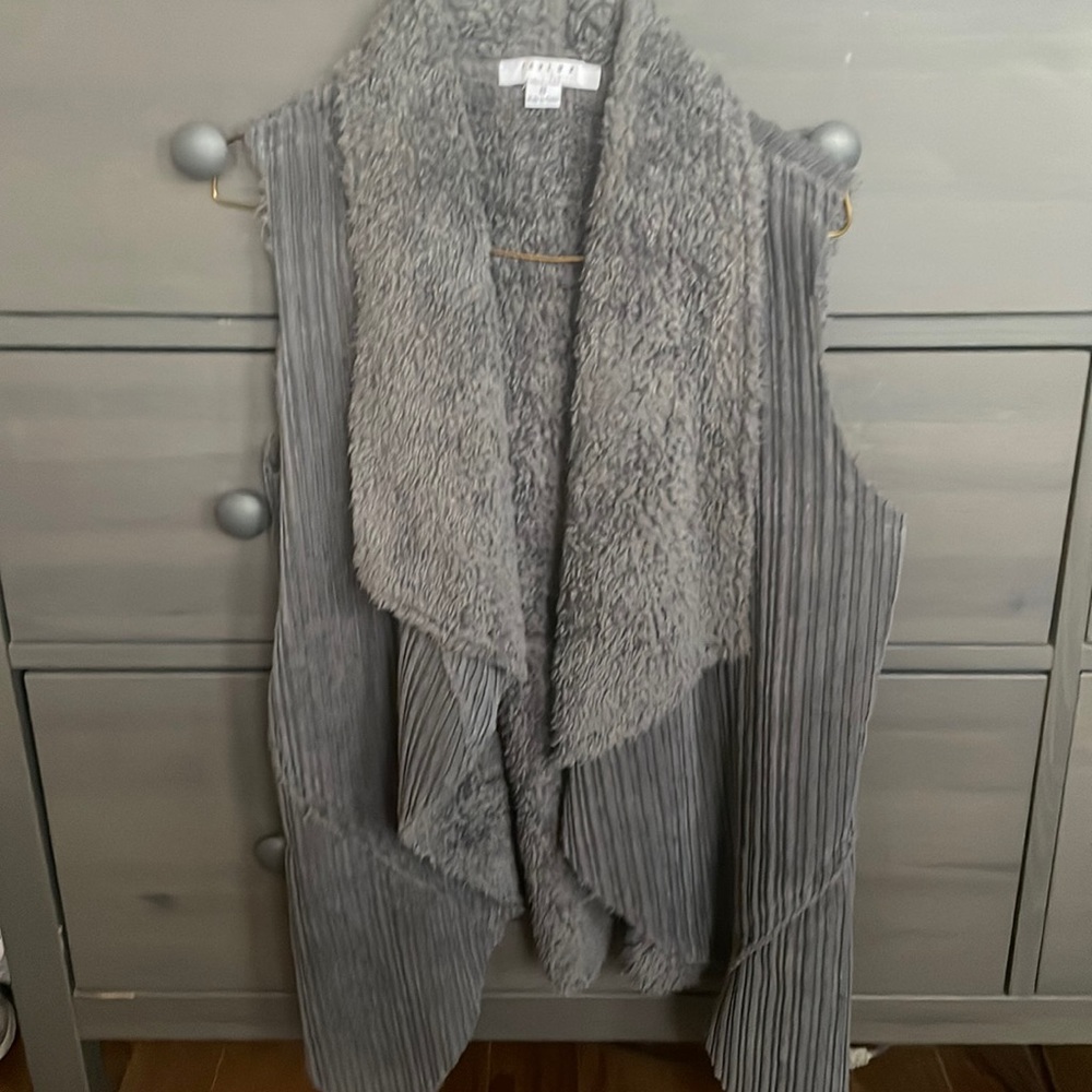 Nanamacs faux fur vest